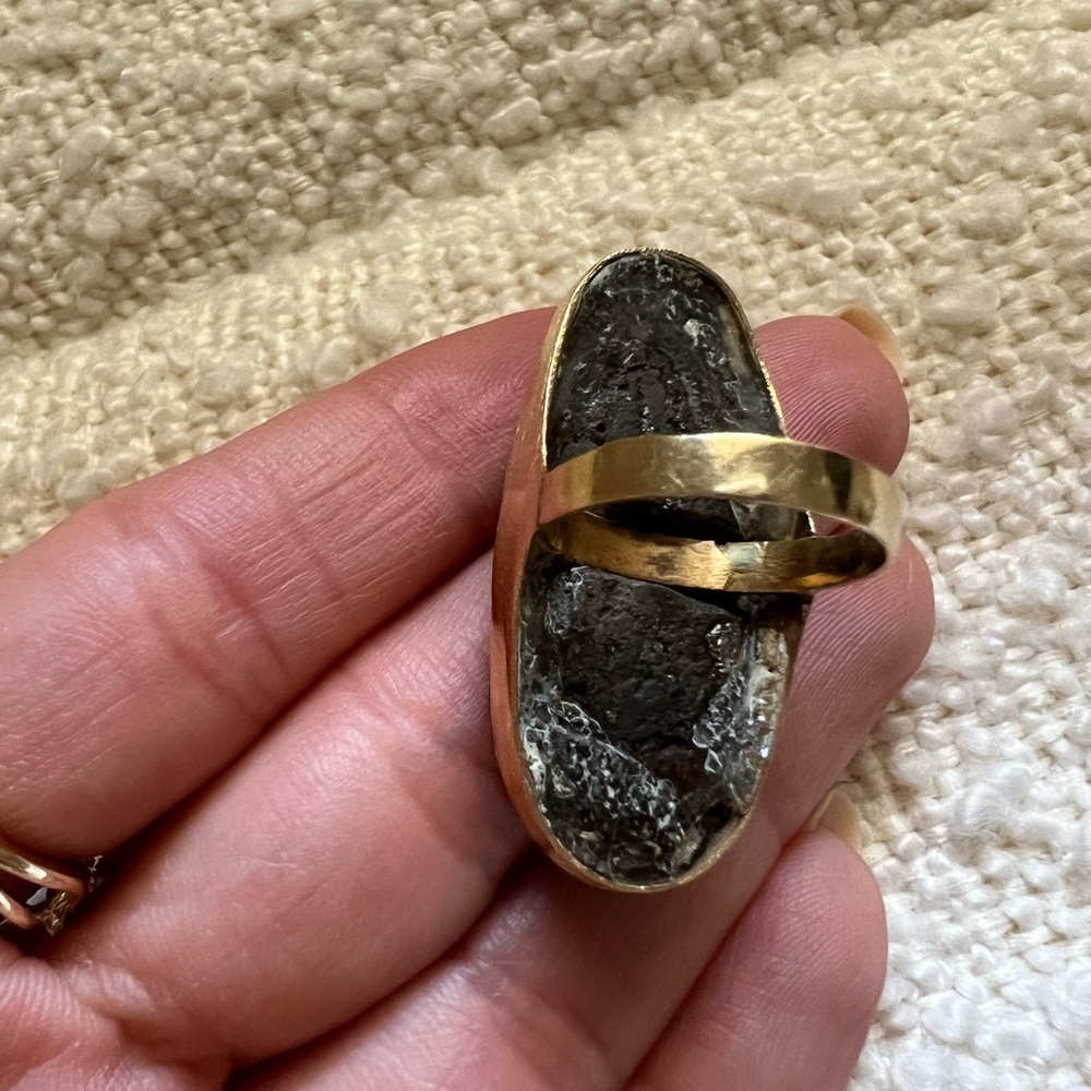 18k Solid Gold Ring - image 3